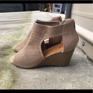 Brand New Ana Wedges